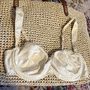 Vintage Cacique Cream Lace Bra